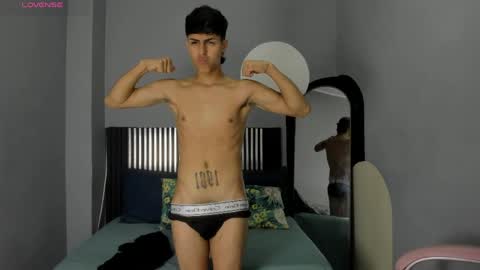 Snapshot of axel_mendoza_ chatting on June 4, 2026, 9:21 pm A X E L online show from June 4, 2026, 9:21 pm