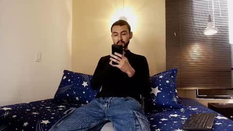 Axel Moon online show from November 11, 2025, 7:36 pm