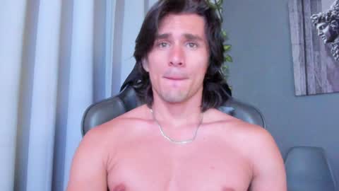 Axel online show from December 9, 2024, 8:54 pm