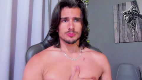 Axel online show from February 6, 2025, 8:13 pm