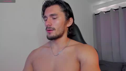 Axel online show from September 25, 2025, 3:38 pm