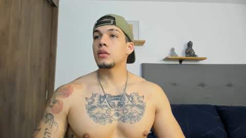 INDEPENDENT MODEL  online show from October 10, 2025, 7:35 pm