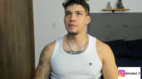 INDEPENDENT MODEL  online show from November 17, 2025, 10:59 pm