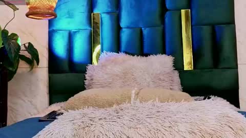 Axel  online show from April 22, 2026, 8:54 pm