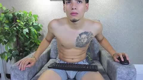 axel  online show from November 14, 2025, 3:49 am