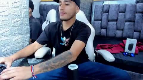 Axell Cross2 online show from February 27, 2025, 1:05 am