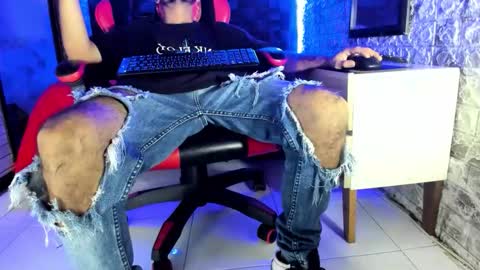 Snapshot of axell_cross2 chatting on April 29, 2026, 1:21 am Axell Cross2 online show from April 29, 2026, 1:21 am