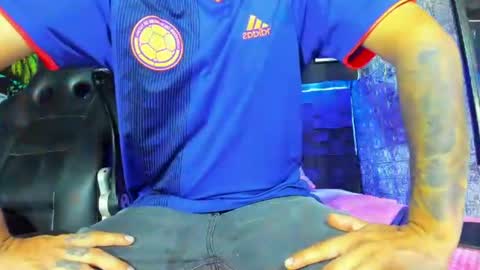 Snapshot of axell_cross2 chatting on June 18, 2026, 1:06 am Axell Cross2 online show from June 18, 2026, 1:06 am