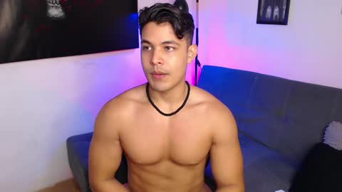 Snapshot of axell_dior chatting on November 7, 2025, 3:56 pm axell online show from November 7, 2025, 3:56 pm