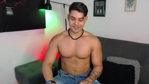 Snapshot of axell_dior chatting on April 14, 2026, 4:35 pm axell online show from April 14, 2026, 4:35 pm