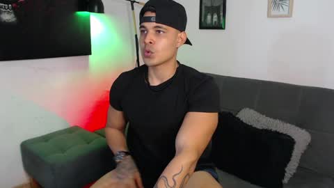 Snapshot of axell_dior chatting on April 16, 2026, 2:23 am axell online show from April 16, 2026, 2:23 am