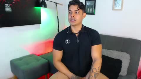Snapshot of axell_dior chatting on April 30, 2026, 9:19 pm axell online show from April 30, 2026, 9:19 pm