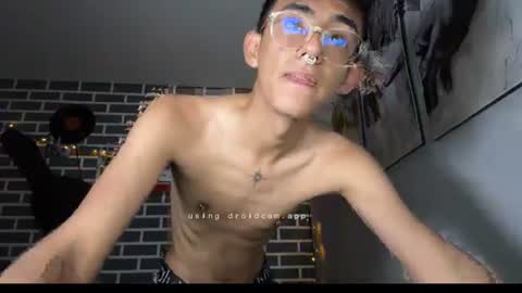 Snapshot of axelshade chatting on October 29, 2025, 4:26 am axelshade online show from October 29, 2025, 4:26 am