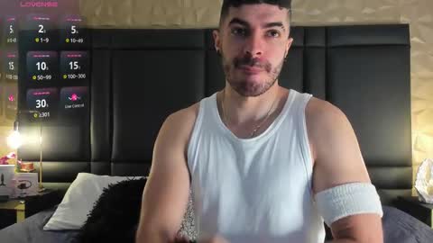 Snapshot of axelthompsom chatting on November 5, 2025, 11:43 am Axel Thompsom online show from November 5, 2025, 11:43 am