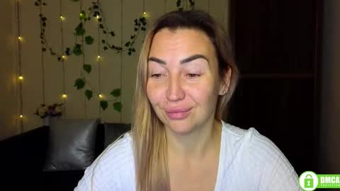 Jully online show from November 29, 2025, 6:33 pm