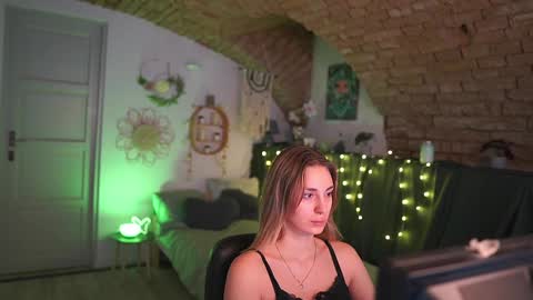 Snapshot of aya_hitakayama_ chatting on February 24, 2025, 10:36 pm aya hitakayama online show from February 24, 2025, 10:36 pm