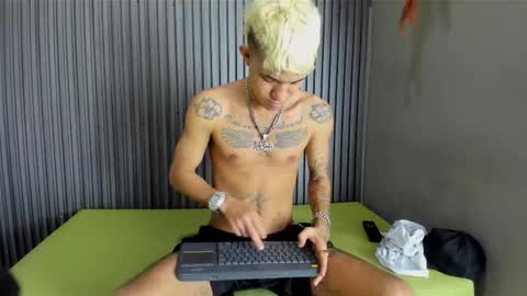 Snapshot of ayala_tattoo chatting on December 15, 2025, 8:02 pm Ayala online show from December 15, 2025, 8:02 pm