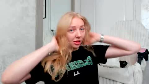 Snapshot of ayaye_ chatting on May 21, 2026, 8:21 am SundyRose online show from May 21, 2026, 8:21 am