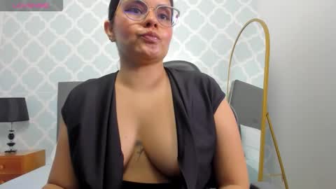 Alyda Jaramillo online show from February 12, 2026, 7:31 pm