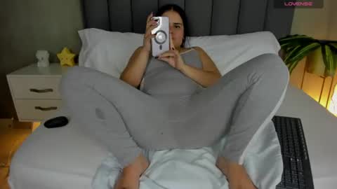 Alyda Jaramillo online show from July 6, 2026, 6:43 pm