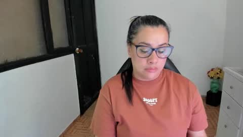SandyMODELINDEPENDIENT online show from October 22, 2025, 12:44 am