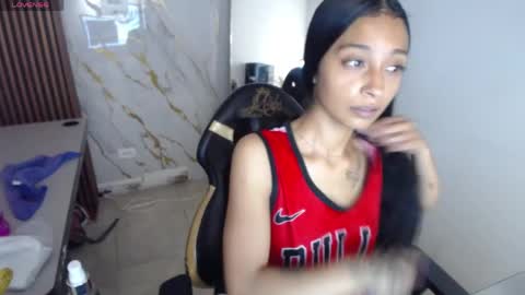 aylanny_m online show from April 5, 2026, 7:38 am