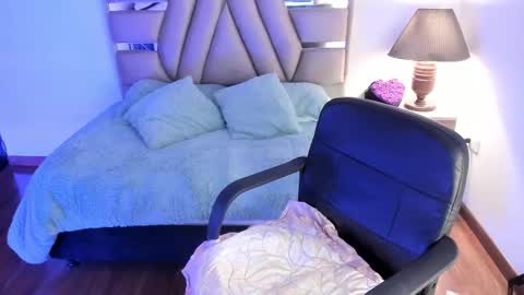 Snapshot of aylin_diazz chatting on March 3, 2025, 9:05 pm Aylin online show from March 3, 2025, 9:05 pm