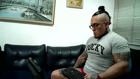 Ayrton naffah2 online show from November 3, 2025, 5:52 am