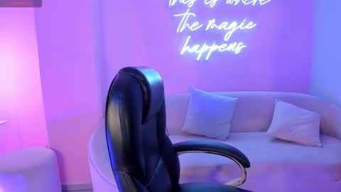 Snapshot of ayshelbrown chatting on October 23, 2025, 4:34 am Ayshel online show from October 23, 2025, 4:34 am