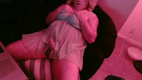 Snapshot of azbritneycd chatting on June 7, 2026, 5:33 am AZBritneyCD online show from June 7, 2026, 5:33 am