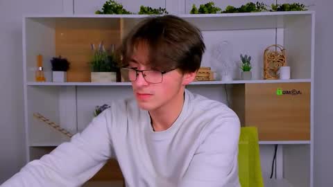 azen_rush online show from December 17, 2025, 6:19 am