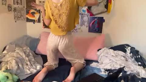 Snapshot of azeraika chatting on December 2, 2025, 5:08 pm Azerai online show from December 2, 2025, 5:08 pm