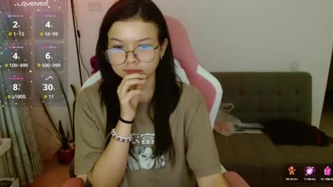 Snapshot of azu_chan chatting on April 30, 2026, 12:17 am Azu online show from April 30, 2026, 12:17 am