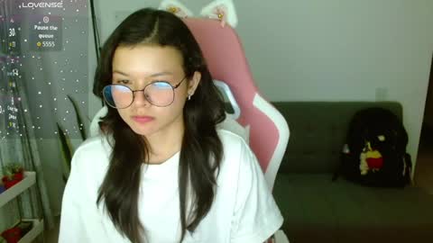 Snapshot of azu_chan chatting on June 3, 2026, 11:21 pm Azu online show from June 3, 2026, 11:21 pm
