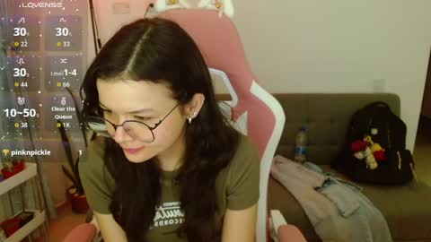 Snapshot of azu_chan chatting on June 6, 2026, 12:27 am Azu online show from June 6, 2026, 12:27 am