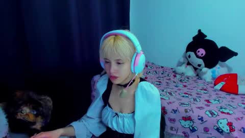 Azu Moure online show from February 27, 2026, 2:33 am