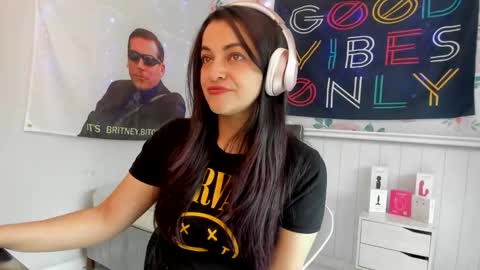 Azucena R online show from October 18, 2025, 3:13 pm