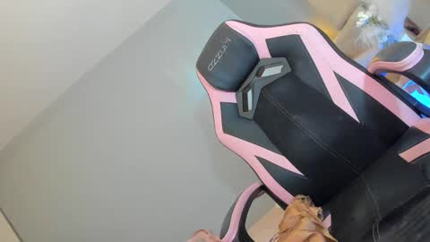 Snapshot of azumifox19 chatting on January 3, 2025, 7:27 am Nikka online show from January 3, 2025, 7:27 am