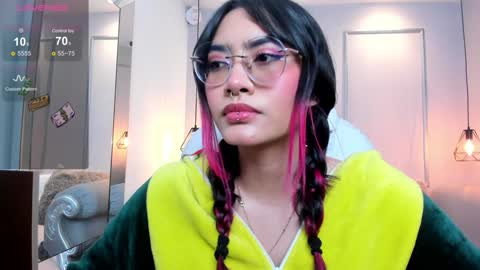 Azura online show from January 10, 2025, 8:37 pm