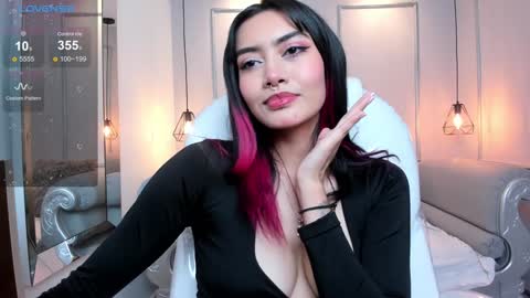 Azura online show from February 3, 2025, 7:21 pm