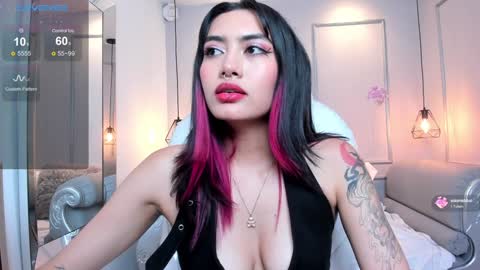 Azura online show from February 4, 2025, 10:24 pm