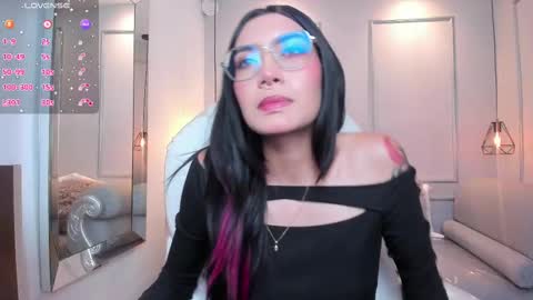 Azura online show from October 2, 2025, 8:05 pm