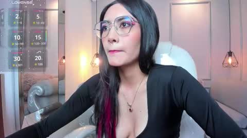 Azura online show from November 4, 2025, 7:24 pm