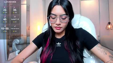 Azura online show from November 7, 2025, 8:53 pm