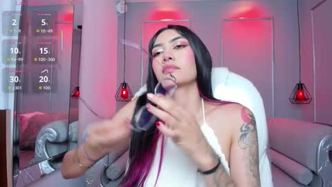 Azura online show from December 18, 2025, 7:20 pm