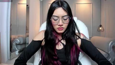 Azura online show from January 5, 2026, 7:17 pm