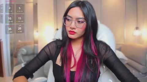 Azura online show from February 19, 2026, 8:05 pm