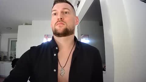 b_marco_ online show from February 19, 2025, 12:44 pm