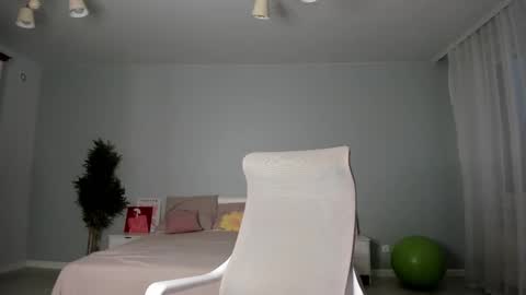 Monica online show from November 13, 2025, 1:04 am