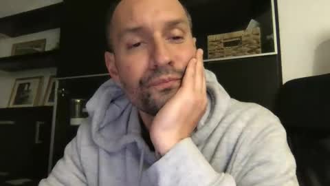Snapshot of babakeror chatting on November 22, 2025, 1:04 am BKR online show from November 22, 2025, 1:04 am